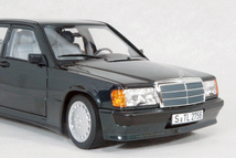 ● 1/18 メルセデス ベンツ 〓 190E ( W201 ) 2.3-16 / 1984 ブラック メタリック 〓 Mercedes Benz_画像3
