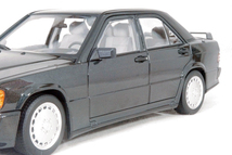 ● 1/18 メルセデス ベンツ 〓 190E ( W201 ) 2.3-16 / 1984 ブラック メタリック 〓 Mercedes Benz_画像4