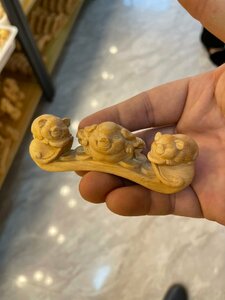 送料無料！ 置物 コノテガシワ　天然木 浮き彫り ラッキー豚 WOOD 木の置物 擺件 中国美術 装飾 賞物 収蔵zhzx043