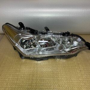 ★ほぼ新車外し　美品　TOYOTA 純正　NRE161 後期 カローラ　右 ハロゲン ヘッドライト 　アクシオ　ZRE162 NZE161 NZE164 NKE165★