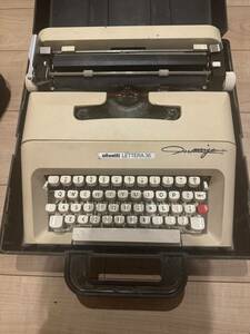 レトロ Olivetti オリベッティ タイプライター LETTERA 35 ケース付 動作未確認