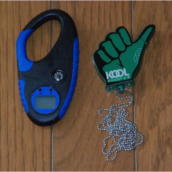 実用方位磁石付カラビナカラビナフック&KOOL非常用指折りライター/新品非売品