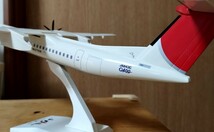 日本航空JAL ボンバルディアDHC-8-400　1/100 旧塗装　中古品_画像6