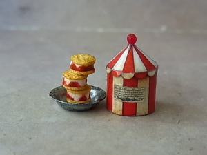 ミニチュアドールハウス ミニチュア焼き菓子 カスタムブライス の小物にも　アンティーク缶 アンティーク皿　サーカス缶　circus cans