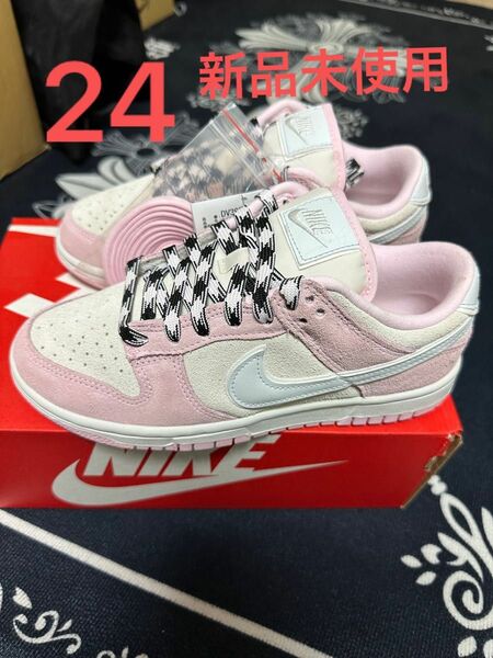 Nike WMNS Dunk Low LX "Pink Foam"