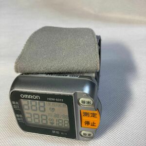 オムロン デジタル自動血圧計　手首式血圧計　大型液晶表示　HEM-6011 ファジィ