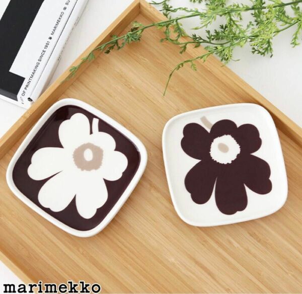 新品未使用　70周年記念 マリメッコJuhlaUnikkoプレートセット　MARIMEKKO