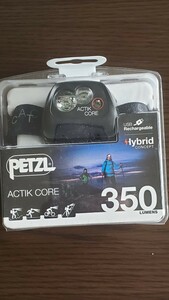 未開封品 ペツル PETZL ACTIK CORE Headlamp ヘッドランプ CORE電池付属USB充電 最大350ルーメン E99ABA 黒色 登山山歩散歩キャンプ災害