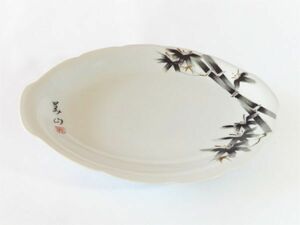 美山　大盛皿　楕円　陶器 ★ 和風柄　黒と金彩の竹　　大きさ： 36.5 × 25 × 3.5 cm　／　重さ： 1100 g　