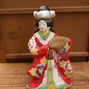 【現状品】扇子　舞子　芸者　土人形 焼物 陶器 民芸品 郷土玩具 お土産 泥人形 骨董品 人形 昭和レトロ ビンテージ インテリア 管理1