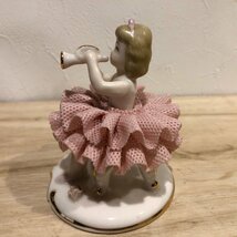 笛　レース人形　楽器　演奏 女性 人形 フィギュリン 焼物 陶器 磁器 雑貨 インテリア 置物　アンティーク　ビンテージ 管理001_画像2