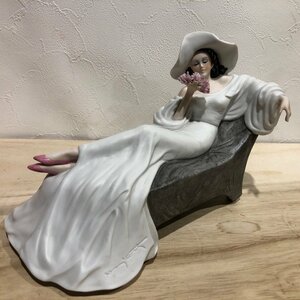 ルイ・イカール　椅子　ICART FIGURINE LES LIS 女性 人形　フィギリン　焼物　陶器　雑貨　インテリア　置物　ビンテージ 管理001・2