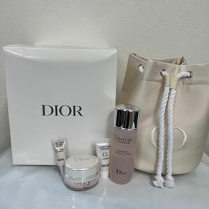 新品未使用　Dior カプチュールトータルオファーポーチ付き5点セット