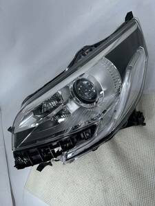 M45-3-2　軽度　デイズルークス　　B21A 前期　HID 100-67053 ヘッドライト 