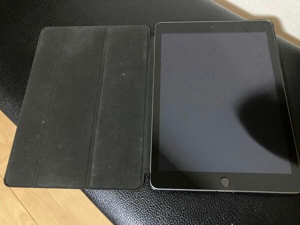 ケース付iPad 5世代 32G WiFi