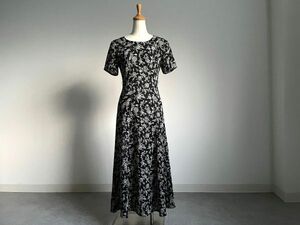 90's VINTAGE◆Burberry◆デザイン、ワイドフレアのシルエット最高のフラワー総柄ワンピース　ドレス　高級　ハイブランド