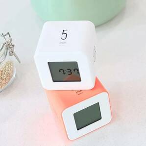 マルチキューブタイマー ホワイト 回転タイマー 多機能タイマー シンプルな操作 時計&アラーム 時間管理 LED アラーム キューブデザイン