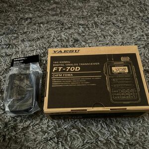 新品　八重洲無線 C4FM/FM 144/430MHz デュアルバンドデジタルトランシーバー FT-70D 純正ケース付