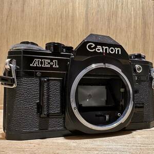 動作確認済み Canon AE-1 フィルムカメラ　ブラック　ボディ シャッターOK 鳴きなし 一眼レフカメラ マニュアルフォーカス 1円 スタート