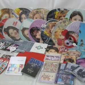 【同梱可】中古品 韓流 TWICE TXT 他 CD Feel Special MORE&MORE うちわ 等 グッズセットの画像1