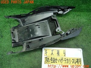 3UPJ=89100060]スズキ GSX250R(DN11A) 純正 リアインナーフェンダー 63111-2K00 シートカウル底面 中古