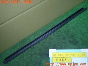 3UPJ=73540624]NISSAN GT-R Premium Edition(R35 MY07)前期 左ドアパーティング 80839-JF00A シール 中古
