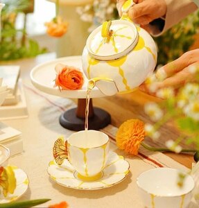 Aynsley エインズレイ　イギリス　洋食器　茶器　蝴蝶柄　蝶々　ティーポット　お祝い　プレゼント　イエロー