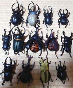 昆虫　フィギュア　カブトムシ　クワガタ　コーカサスオオカブト　いろいろ　13個　大量 　まとめて　虫　キーホルダー　生き物　おもちゃ