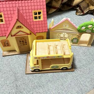 はじめてのシルバニアファミリー 幼稚園 幼稚園バス セット おもちゃ 家 家具 小物 おもちゃ 子ども こども シルバニア 人形