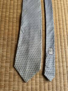  necktie 11*Christian Dior necktie silk France made cream ground . blue sun?