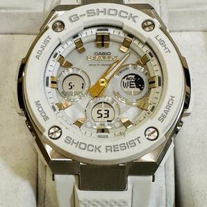 カシオG−SHOCK、GST−W300、アナデジ電波ソーラー腕時計、ホワイトの画像1
