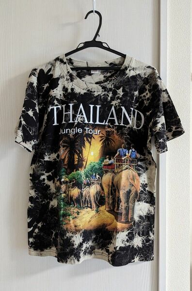 タイ製半袖Tシャツ　ダイダイ　像　メンズLサイズ小さめ　トロピカル　アニマル　黒