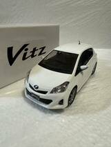 1/24 トヨタ ヴィッツRS Vitz RS　カラーサンプル 非売品 ミニカー　スーパーホワイトⅡ_画像1