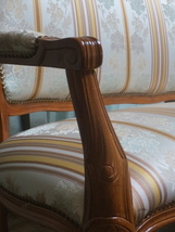 美品 最高級 イタリア製 ロココ様式 鋲打ち 彫刻 猫脚 サロンチェア セティー 2Pソファ アームチェア 椅子 西洋 アンティーク クラシック_画像9