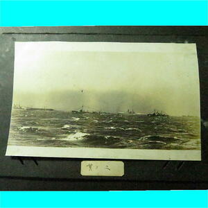 古い写真　日本海軍艦隊と 男性のオシャレ 写真 g4344