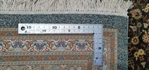 ブランドペルシャ絨毯 最高の工房モハメッド ジャムシェディ産 本物のクム産 100% 天然高質 シルク、サイズ:203cm×130cm 参考価格1250万円_画像8