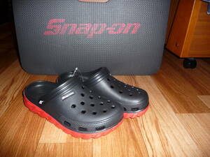  Snap-on Crocs type manner sandals hex nut type hole opening 27. black / red 2 color limitation thick sole Logo plate button part print 