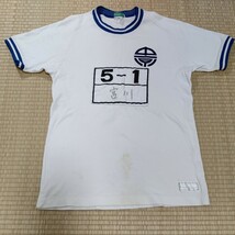 【体操服】コロンバイン　半袖シャツ　ブルー２本ライン　160サイズ　used　小学校校章　デカゼッケン付き　難あり_画像1