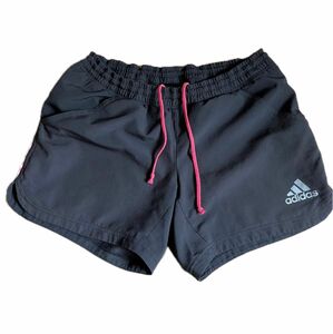 レディース　adidas ショートパンツ