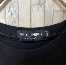 FRED PERRY フレッドペリー 半袖 Tシャツ サイズS ブラック デカロゴ ビッグロゴ 刺繍ロゴ バイカラー 送料無料_画像6