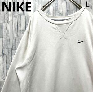 NIKE ナイキ トレーナー スウェット L 長袖 シンプルロゴ ワンポイントロゴ 刺繍ロゴ スウォッシュ スウッシュ ホワイト プルオーバー