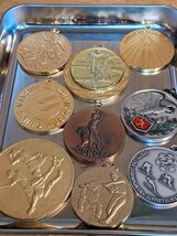 おしゃれなメダル9個まとめ レトロ 記念メダル セット　スポーツメダルなど_画像1