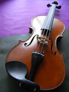 欧州ルーマニア2012年製　グリガgemsI　1/2分数バイオリンセット　10万Arcos弓・ケース・肩当・松脂付き　調整・試奏確認済　
