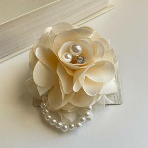  corsage satin pearl brooch white go in . type go in . type wedding formal 