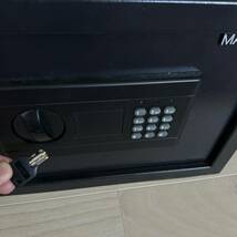 MAGLAG 金庫 家庭用 小型 電子金庫 12.4L デジタルキーボード 緊急キーでロック解除 アラーム付き 家庭 事務所 31 * 20 * 20cm_画像5