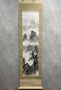 Art hand Auction [Rakuza] [Véritable] Parchemin suspendu Tobita Shuzan, Lune brillante au bord du lac, par Hashimoto Gaho, un célèbre peintre japonais de la préfecture d'Ibaraki, avec boîte, étudié par Kubota Beisen et Takeuchi Seiho ◆E1077e87, Peinture, Peinture japonaise, Paysage, Vent et lune