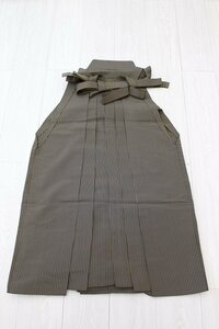 ☆送料着払い☆行灯型タイプ☆袴☆中古☆Q-619-7☆濃いグリーン/黒系☆前目立たない程度の汚れ