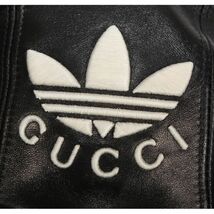 【CU】【L】adidas x Gucci アディダス グッチ コラボ 限定 チンストラップ付き キャップ ブラック ラムレザー724622 3HANU 1077 帽子新品_画像6
