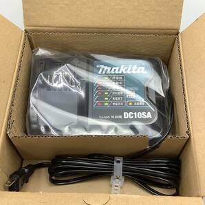 Y2517 新品 未使用 MAKITA マキタ リチウムイオンバッテリ 10.8V 充電器 DC10SAの画像2