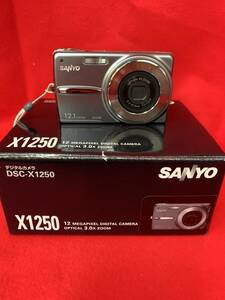 N537　SANYO DSC-X1250 コンパクトデジタルカメラ　動作未確認
